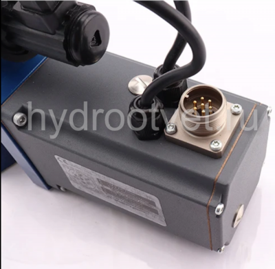 4WRTE25V220L-4X/6EG24K31/A1M - Пропорциональный быстродействующий распределитель с обратной связью по положению золотника и со встроенным усилителем (OBE), Ду25, A1 = ±10 В, номинальный расход 220 л/мин, схема V, каналы управления X и Y = внешние